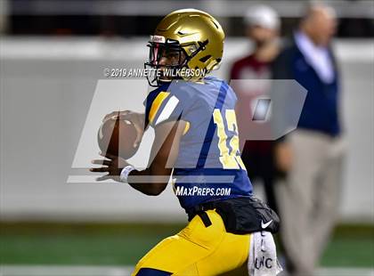 Thumbnail 3 in St. Thomas Aquinas vs. Edgewater (FHSAA 7A State Final)  photogallery.