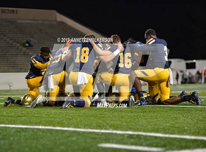 Thumbnail 3 in St. Thomas Aquinas vs. Edgewater (FHSAA 7A State Final)  photogallery.