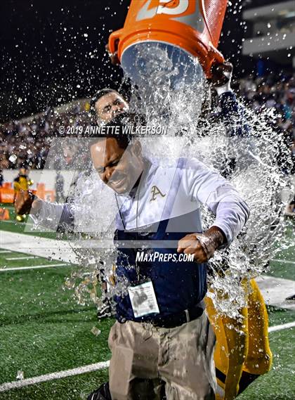 Thumbnail 2 in St. Thomas Aquinas vs. Edgewater (FHSAA 7A State Final)  photogallery.