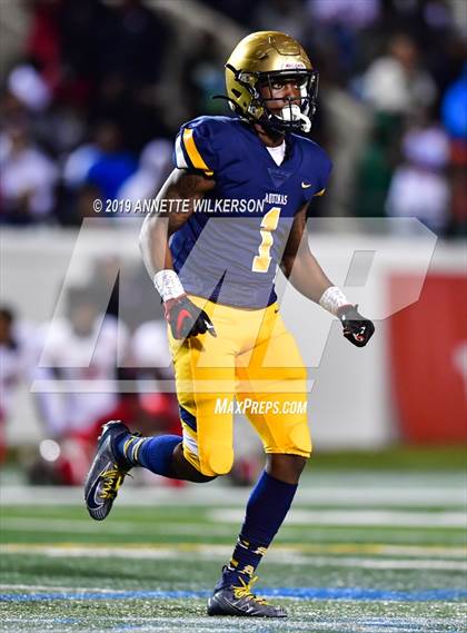 Thumbnail 1 in St. Thomas Aquinas vs. Edgewater (FHSAA 7A State Final)  photogallery.