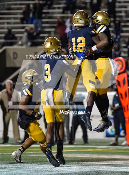 Thumbnail 1 in St. Thomas Aquinas vs. Edgewater (FHSAA 7A State Final)  photogallery.