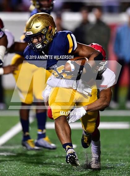 Thumbnail 3 in St. Thomas Aquinas vs. Edgewater (FHSAA 7A State Final)  photogallery.