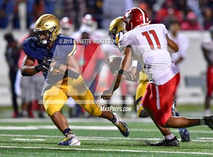 Thumbnail 3 in St. Thomas Aquinas vs. Edgewater (FHSAA 7A State Final)  photogallery.