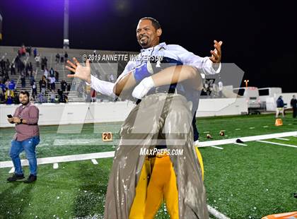 Thumbnail 2 in St. Thomas Aquinas vs. Edgewater (FHSAA 7A State Final)  photogallery.