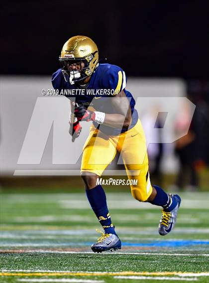 Thumbnail 2 in St. Thomas Aquinas vs. Edgewater (FHSAA 7A State Final)  photogallery.
