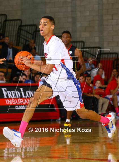 Thumbnail 1 in Los Alamitos vs. Fairfax (Nike Extravaganza) photogallery.