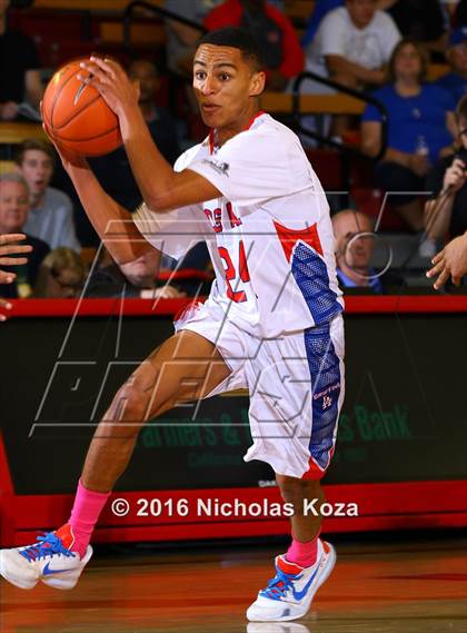 Thumbnail 3 in Los Alamitos vs. Fairfax (Nike Extravaganza) photogallery.