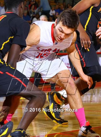 Thumbnail 1 in Los Alamitos vs. Fairfax (Nike Extravaganza) photogallery.