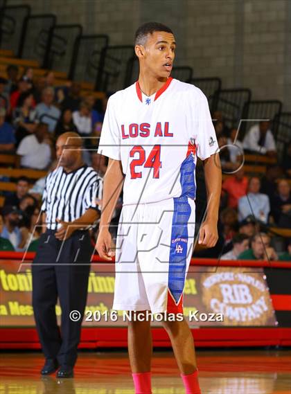 Thumbnail 2 in Los Alamitos vs. Fairfax (Nike Extravaganza) photogallery.