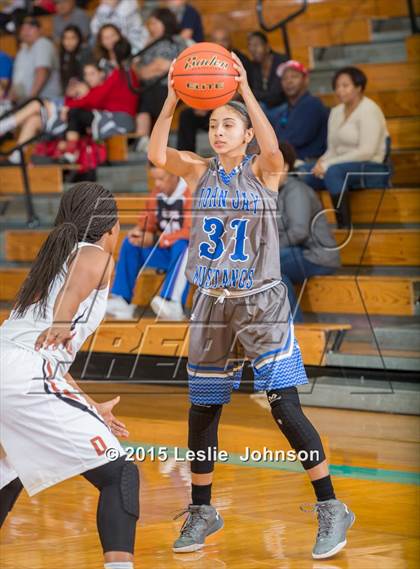 Thumbnail 2 in Dobie vs Jay (McDonald's Texas Invitational) photogallery.
