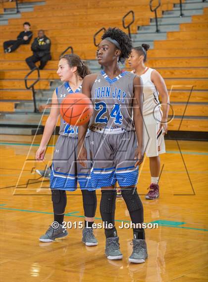 Thumbnail 2 in Dobie vs Jay (McDonald's Texas Invitational) photogallery.