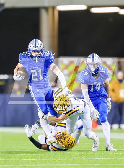 Thumbnail 2 in Archbishop Moeller vs. Olentangy Liberty (OHSAA Division 1 Final) photogallery.