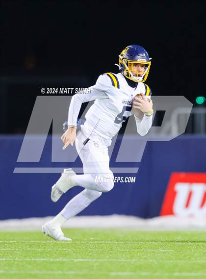 Thumbnail 3 in Archbishop Moeller vs. Olentangy Liberty (OHSAA Division 1 Final) photogallery.