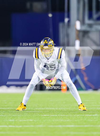 Thumbnail 2 in Archbishop Moeller vs. Olentangy Liberty (OHSAA Division 1 Final) photogallery.