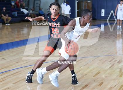 Thumbnail 1 in White Plains vs Porter-Gaud (Rotary Roundball Classic) photogallery.