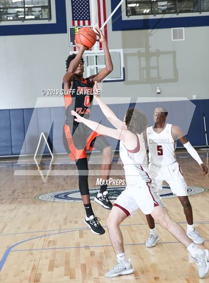 Thumbnail 3 in White Plains vs Porter-Gaud (Rotary Roundball Classic) photogallery.