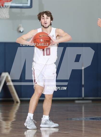 Thumbnail 1 in White Plains vs Porter-Gaud (Rotary Roundball Classic) photogallery.