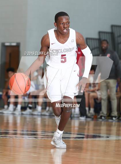 Thumbnail 1 in White Plains vs Porter-Gaud (Rotary Roundball Classic) photogallery.