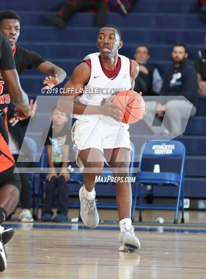 Thumbnail 3 in White Plains vs Porter-Gaud (Rotary Roundball Classic) photogallery.