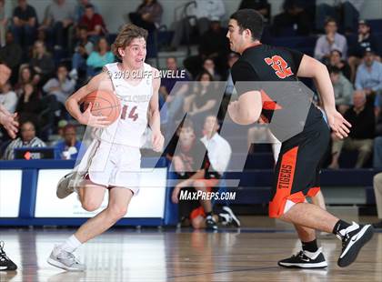 Thumbnail 3 in White Plains vs Porter-Gaud (Rotary Roundball Classic) photogallery.