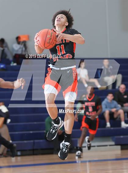 Thumbnail 3 in White Plains vs Porter-Gaud (Rotary Roundball Classic) photogallery.