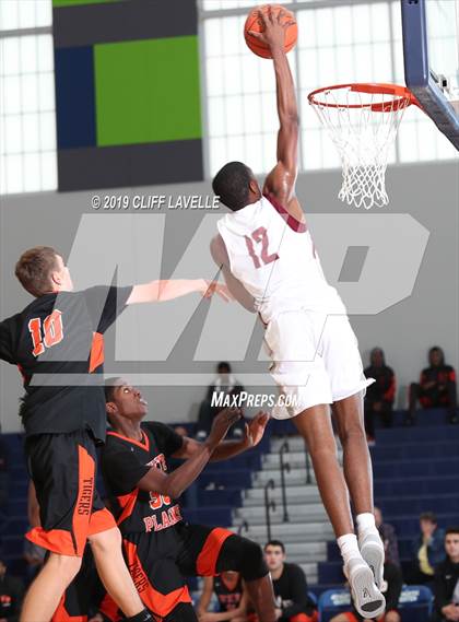 Thumbnail 2 in White Plains vs Porter-Gaud (Rotary Roundball Classic) photogallery.
