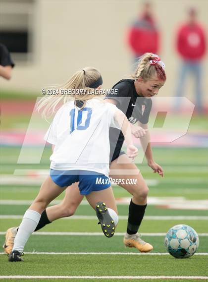 Thumbnail 1 in Midlothian vs Colleyville Heritage (UIL Soccer 5A Regional Quarter Final) photogallery.