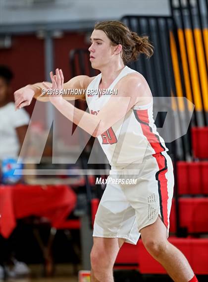 Thumbnail 2 in Bella Vista vs Burbank (Cordova Christmas Classic) photogallery.