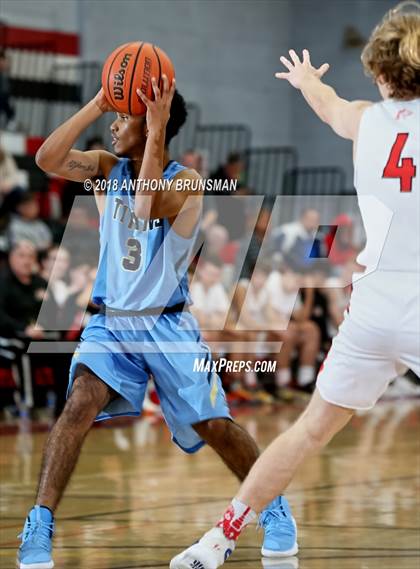 Thumbnail 2 in Bella Vista vs Burbank (Cordova Christmas Classic) photogallery.