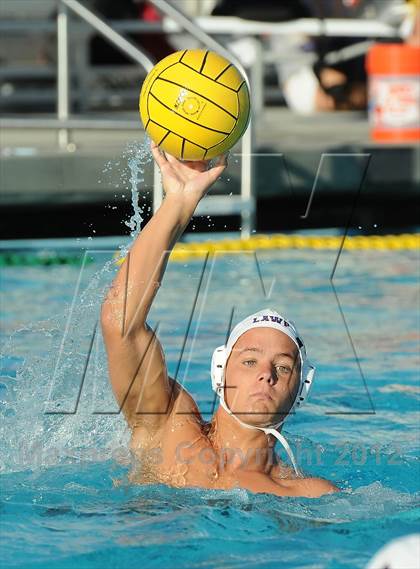 Thumbnail 3 in Los Alamitos vs Esperanza photogallery.