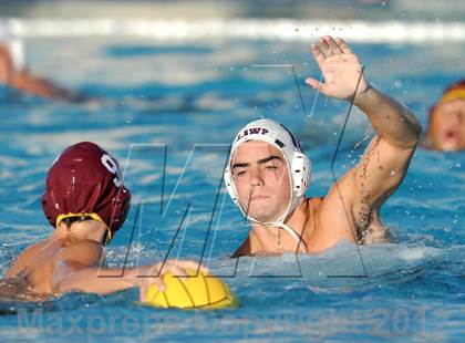 Thumbnail 3 in Los Alamitos vs Esperanza photogallery.