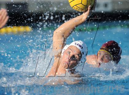 Thumbnail 2 in Los Alamitos vs Esperanza photogallery.