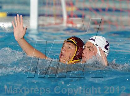 Thumbnail 2 in Los Alamitos vs Esperanza photogallery.