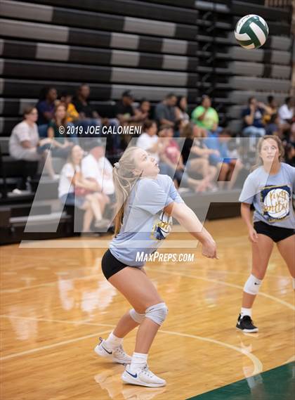 Thumbnail 3 in Tivy vs Taft (Scrimmage) photogallery.
