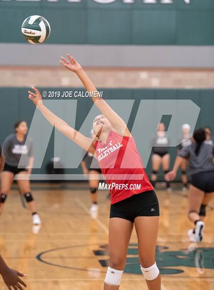 Thumbnail 2 in Tivy vs Taft (Scrimmage) photogallery.