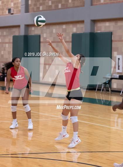 Thumbnail 1 in Tivy vs Taft (Scrimmage) photogallery.