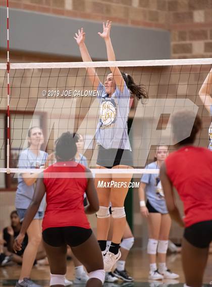 Thumbnail 1 in Tivy vs Taft (Scrimmage) photogallery.