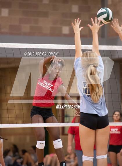 Thumbnail 3 in Tivy vs Taft (Scrimmage) photogallery.
