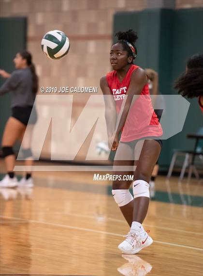 Thumbnail 1 in Tivy vs Taft (Scrimmage) photogallery.