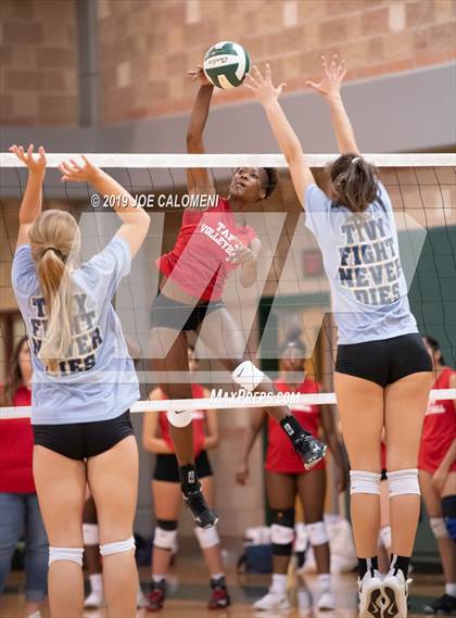 Thumbnail 1 in Tivy vs Taft (Scrimmage) photogallery.