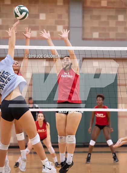 Thumbnail 2 in Tivy vs Taft (Scrimmage) photogallery.