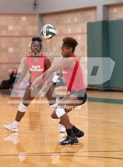 Thumbnail 1 in Tivy vs Taft (Scrimmage) photogallery.