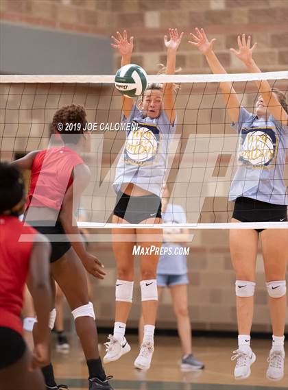 Thumbnail 2 in Tivy vs Taft (Scrimmage) photogallery.