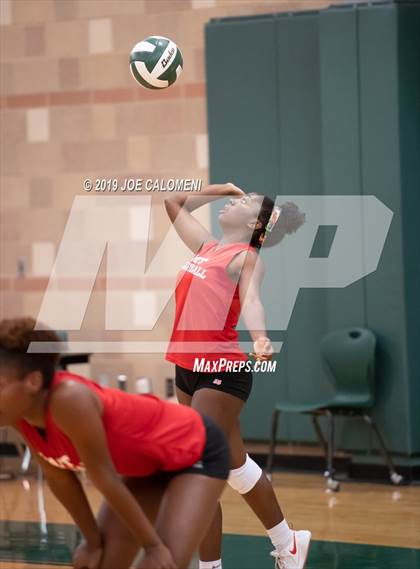 Thumbnail 1 in Tivy vs Taft (Scrimmage) photogallery.