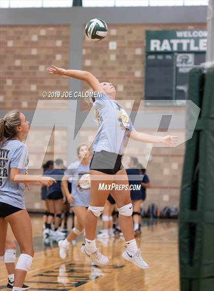 Thumbnail 2 in Tivy vs Taft (Scrimmage) photogallery.