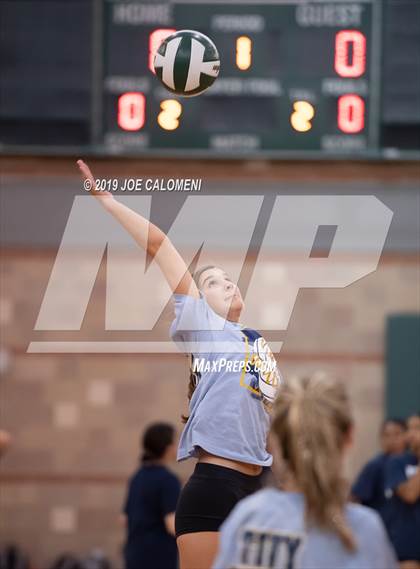 Thumbnail 2 in Tivy vs Taft (Scrimmage) photogallery.