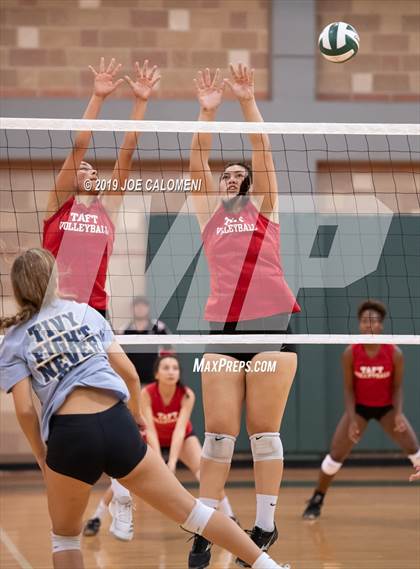 Thumbnail 1 in Tivy vs Taft (Scrimmage) photogallery.