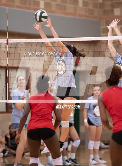Thumbnail 2 in Tivy vs Taft (Scrimmage) photogallery.