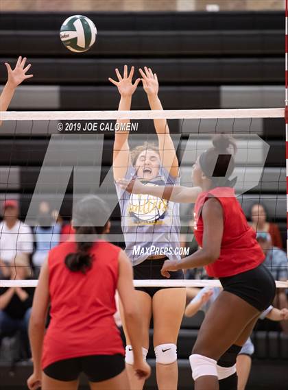 Thumbnail 2 in Tivy vs Taft (Scrimmage) photogallery.