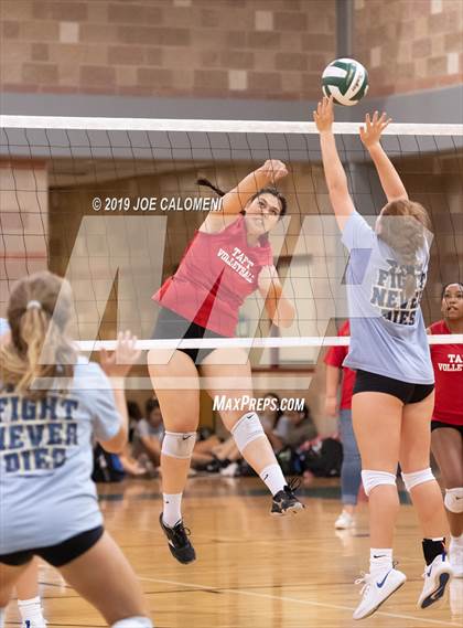 Thumbnail 1 in Tivy vs Taft (Scrimmage) photogallery.